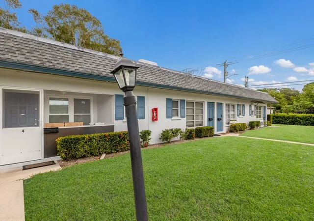 Photo 2 of Condo for sale at 4444 Swift Rd #4, Sarasota, FL 34231 | MLS# A4665781 | Listing updated on 2026-09-15