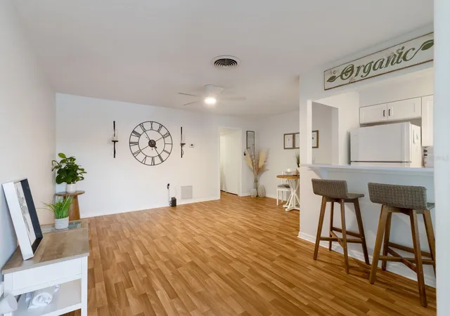 Listing Photo 5 - Condo for sale in building located at 4444 Swift Rd, Sarasota, FL 34231 - Unit #4