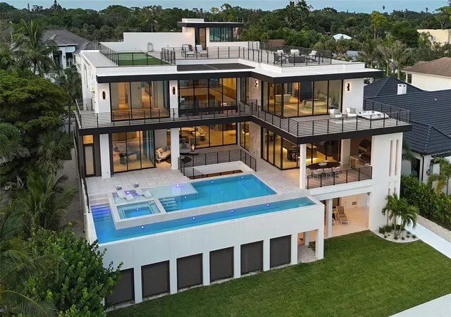 4th image of 388 S Shore Dr, Sarasota, FL 34234 | MLS# A4665863