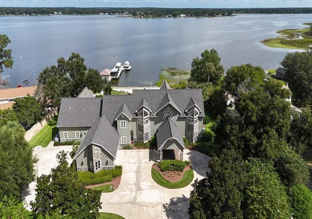 Photo 1 of Mansion for sale at 11035 Se Sunset Harbor Rd, Summerfield, FL 34491 | MLS# OM710059 | Listing updated on 2026-09-21