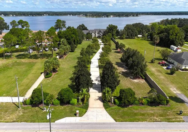 Photo 3 of Mansion for sale at 11035 Se Sunset Harbor Rd, Summerfield, FL 34491 | MLS# OM710059 | Listing updated on 2026-09-21