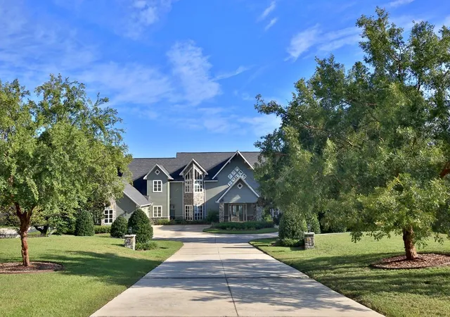 Photo 3 of Single family home for sale at 11035 Se Sunset Harbor Rd, Summerfield, FL 34491 | MLS# OM710059 | Listing updated on 2026-09-21