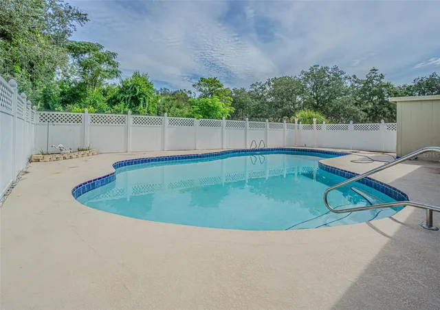 36th image of 912 Riverside Dr, Tarpon Springs, FL 34689 | MLS# TB8430242