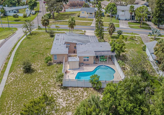 5th image of 912 Riverside Dr, Tarpon Springs, FL 34689 | MLS# TB8430242