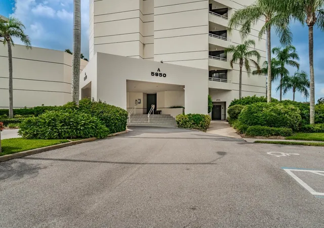 3rd image of 5950 Pelican Bay Plaza S #705, Gulfport, FL 33707 | MLS# TB8430244