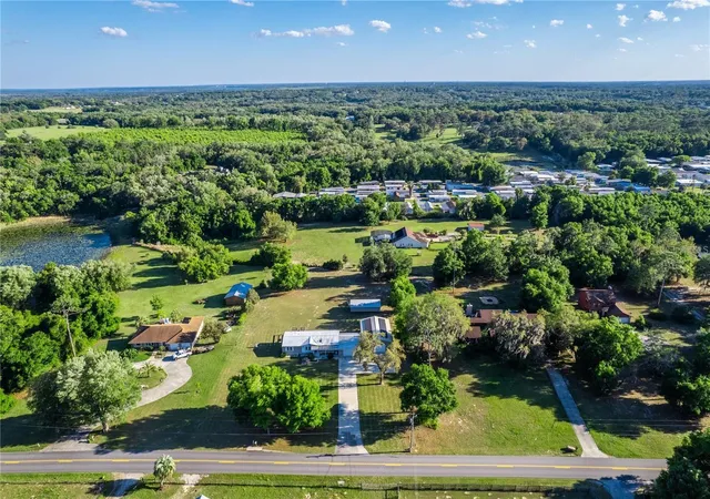 Photo 3 of Manufactured home for sale at 3122 Griffin View Dr, Lady Lake, FL 32159 | MLS# O6346488 | Listing updated on 2026-09-17