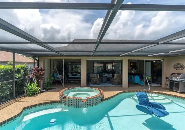 2nd image of 301 Thorn Hill Pl, Sun City Center, FL 33573 | MLS# C7515255