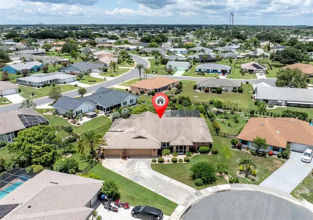 3rd image of 301 Thorn Hill Pl, Sun City Center, FL 33573 | MLS# C7515255