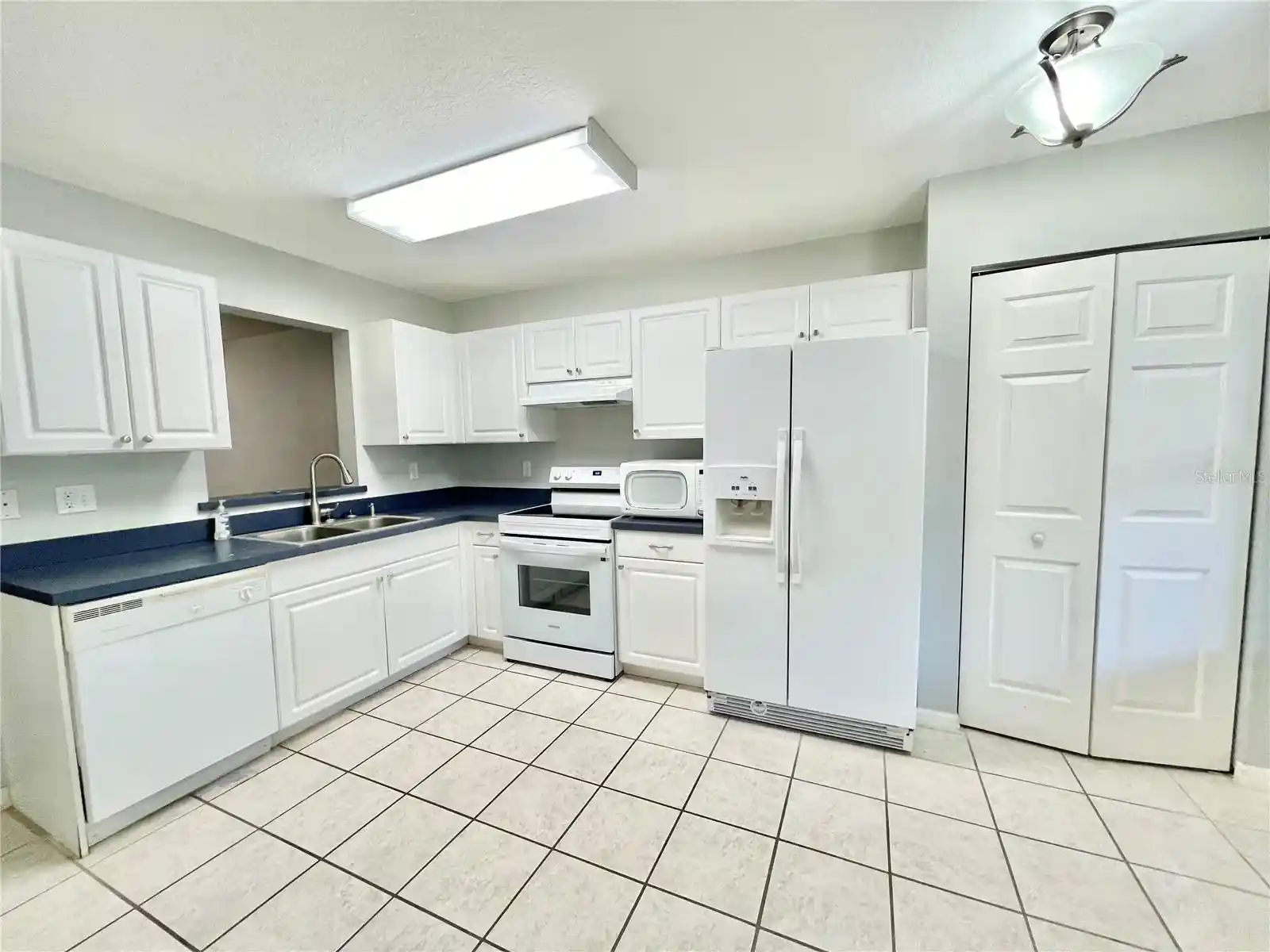 Listing Photo 2 - Condo for sale in 2348 Sw 42Nd Dr located at 2348 Sw 42Nd Dr, Gainesville, FL 32607 - Unit #151