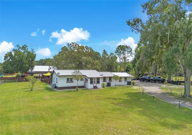 Photo 3 of House for sale at 32708 Gere Ln, Sorrento, FL 32776 | MLS# O6346579 | Listing updated on 2026-04-04