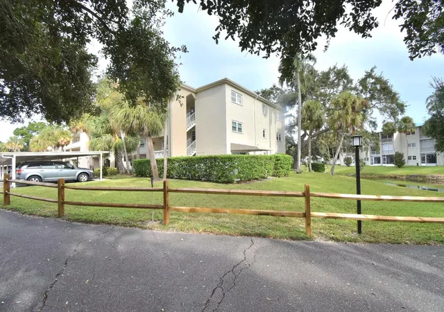 Photo 2 of Condo for sale at 940 Virginia St #108, Dunedin, FL 34698 | MLS# TB8430566 | Listing updated on 2026-10-03