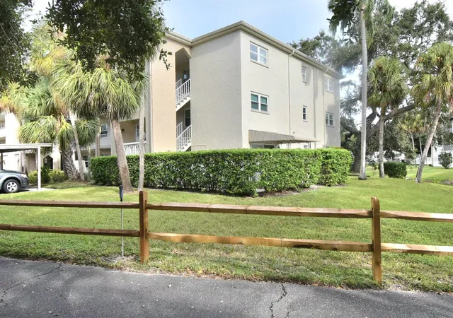 Photo 3 of Condo for sale at 940 Virginia St #108, Dunedin, FL 34698 | MLS# TB8430566 | Listing updated on 2026-10-03
