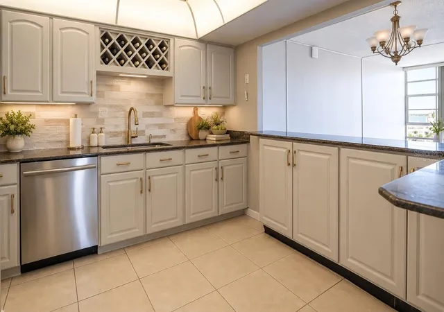 Photo 4 of Condo for sale at 7400 Sun Is Dr S #501, South Pasadena, FL 33707 | MLS# TB8430637 | Listing updated on 2026-10-07