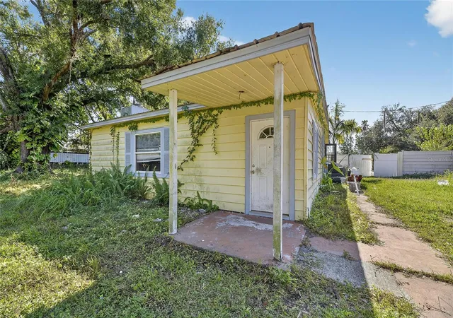 2nd image of 311 S Webb Rd, Plant City, FL 33566 | MLS# TB8430698