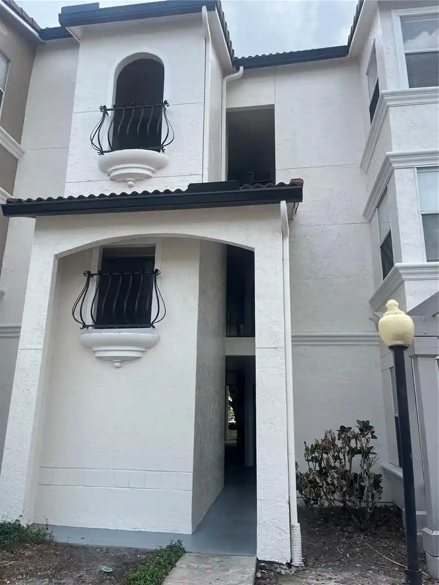 Listing Photo 1 - Condo for sale in 5132 Conroy Rd located at 5132 Conroy Rd, Orlando, FL 32811 - Unit #938