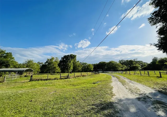 Photo 4 of Single family home for sale at 6810 Pearson Ln, Wesley Chapel, FL 33544 | MLS# TB8430879 | Listing updated on 2026-10-03