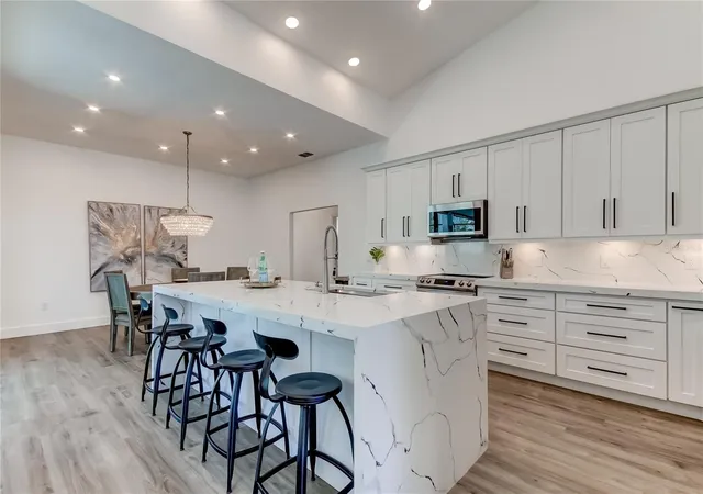 5th image of 112 Leeward Is, Clearwater Beach, FL 33767 | MLS# TB8431062