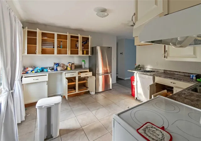 3rd image of 1111 South St, Eustis, FL 32726 | MLS# TB8431138