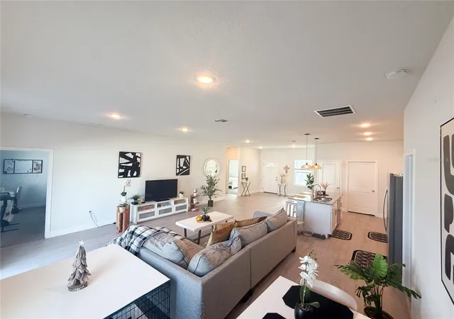 Photo 4 of Single family home for sale at 25 Zinnia Ln E, Kissimmee, FL 34759 | MLS# S5135377 | Listing updated on 2026-09-19