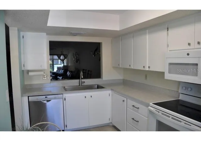 Listing Photo 4 - Condo for sale in building located at 2630 Woodgate Ln, SARASOTA, FL 34231 - Unit #G3