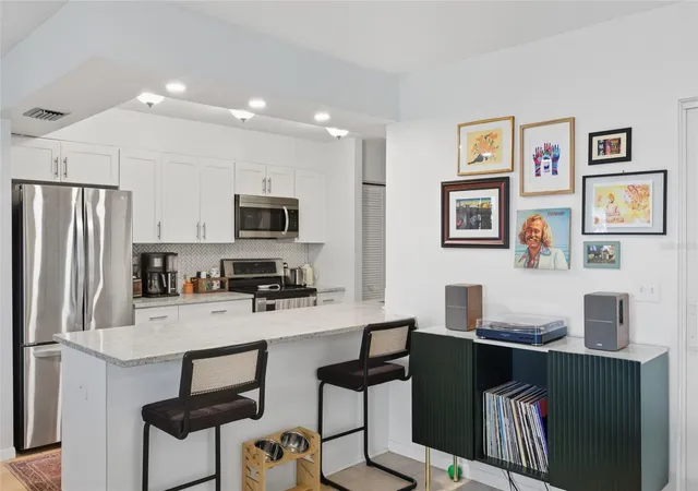 4th image of 109 34Th Ave N, Saint Petersburg, FL 33704 | MLS# TB8431327