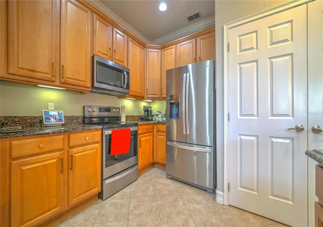 Photo 4 of Townhouse for sale at 10455 Belfry Cir, Orlando, FL 32832 | MLS# S5135410 | Listing updated on 2026-09-01