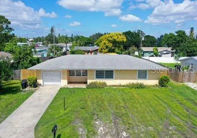Single family home for sale at 1104 Fruitland Ave, BRADENTON, FL 34207 | MLS# A4666305