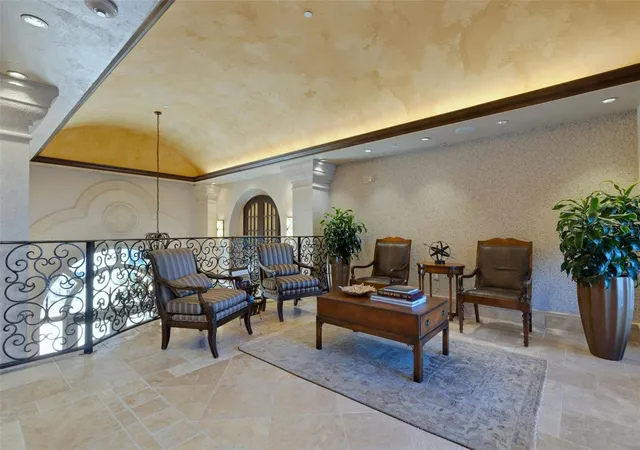 2nd image of 464 Golden Gate Pt, SARASOTA, FL 34236