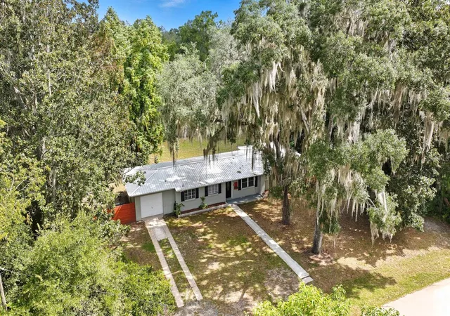 Photo 2 of Single family home for sale at 130 Sw Peach St, Keystone Heights, FL 32656 | MLS# V4945106 | Listing updated on 2026-08-03