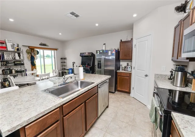 Photo 3 of Single family home for sale at 913 Eagle Rock Ter, Winter Haven, FL 33880 | MLS# L4956167 | Listing updated on 2026-06-06