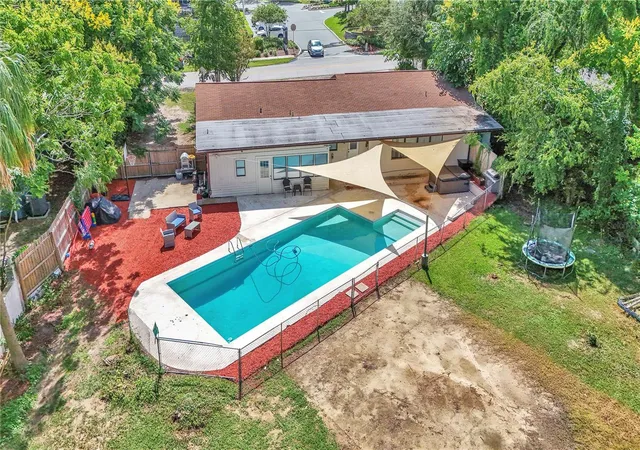 4th image of 2433 Ne 2Nd St, Ocala, FL 34470 | MLS# OM710390
