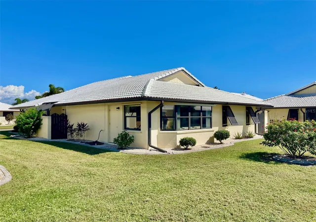 Photo 4 of Single family home for sale at 126 Sandstone Cir, Venice, FL 34293 | MLS# A4666535 | Listing updated on 2026-09-22