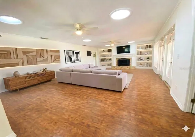 Photo 3 of Single family home for sale at 1449 Errol Pkwy, Apopka, FL 32712 | MLS# O6348035 | Listing updated on 2026-10-02