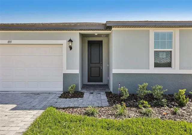 Photo 4 of Single family home for sale at 855 Sunshower Dr, Lady Lake, FL 32159 | MLS# O6348081 | Listing updated on 2026-10-07