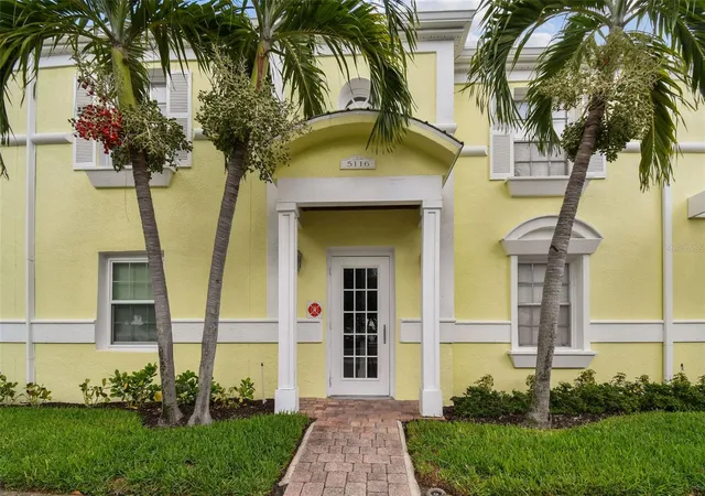 Photo 2 of Condo for sale at 5116 Beach Dr Se #D, Saint Petersburg, FL 33705 | MLS# TB8432483 | Listing updated on 2026-10-06