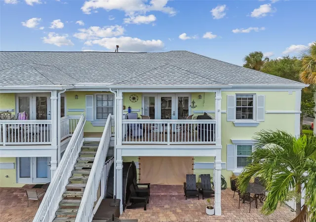 Photo 3 of Condo for sale at 5116 Beach Dr Se #D, Saint Petersburg, FL 33705 | MLS# TB8432483 | Listing updated on 2026-10-06