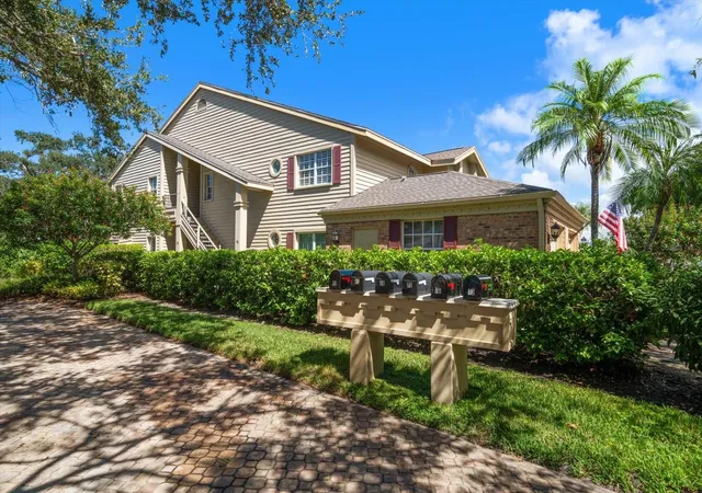 3rd image of 75 Pelican Pl, Belleair, FL 33756 | MLS# TB8432527