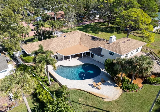 Photo 3 of Single family home for sale at 1100 Friendly Wy S, Saint Petersburg, FL 33705 | MLS# TB8432607 | Listing updated on 2026-10-22