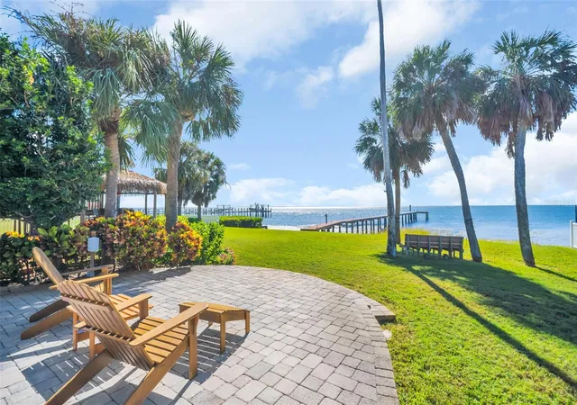 Photo 4 of Single family home for sale at 1100 Friendly Wy S, Saint Petersburg, FL 33705 | MLS# TB8432607 | Listing updated on 2026-10-21