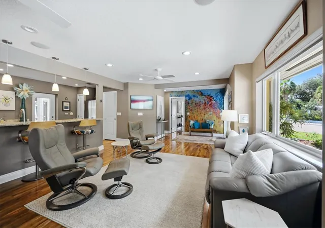 Photo 4 of Single family home for sale at 942 Virginia Dr, Sarasota, FL 34234 | MLS# A4666700 | Listing updated on 2026-09-23