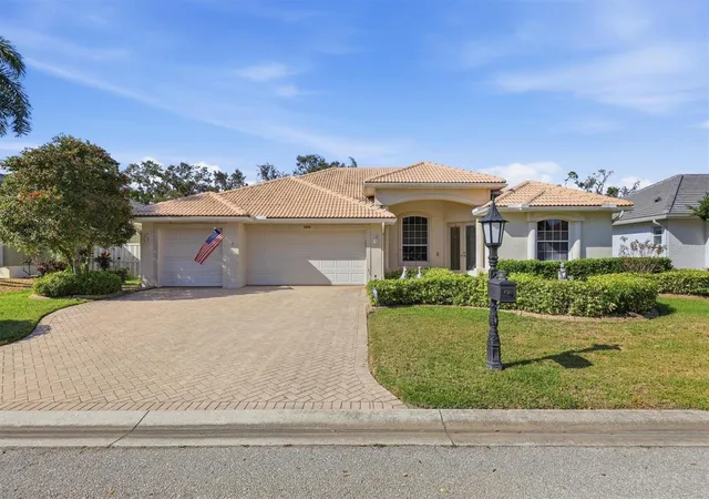 Photo 2 of Single family home for sale at 5608 Eastwind Dr, Sarasota, FL 34233 | MLS# A4666767 | Listing updated on 2026-06-02