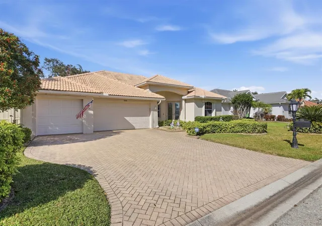 Photo 3 of Single family home for sale at 5608 Eastwind Dr, Sarasota, FL 34233 | MLS# A4666767 | Listing updated on 2026-06-02