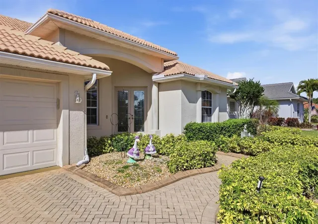 Photo 3 of Single family home for sale at 5608 Eastwind Dr, Sarasota, FL 34233 | MLS# A4666767 | Listing updated on 2026-06-02