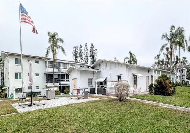 2nd image of 5855 Palm Ln, BRADENTON, FL 34207