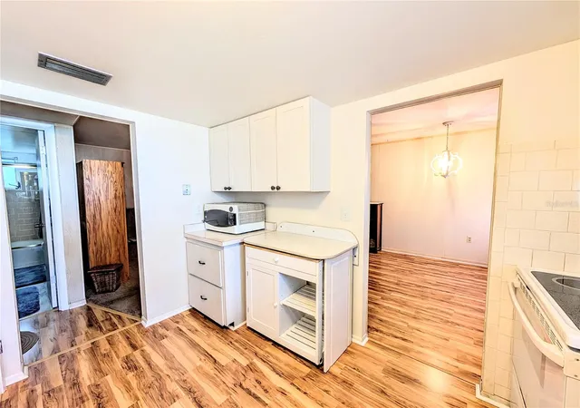 3rd image of 5855 Palm Ln, BRADENTON, FL 34207