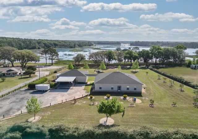 1st image of 11395 Se 108th Terrace Rd, Belleview, FL 34420 | MLS# OM710581