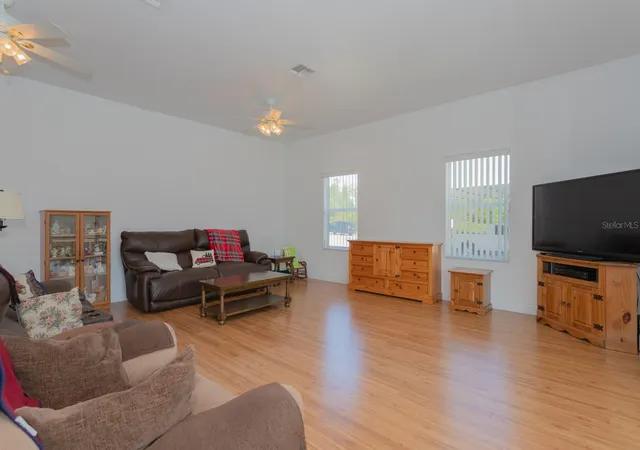 3rd image of 11395 Se 108Th Terrace Rd, Belleview, FL 34420 | MLS# OM710581