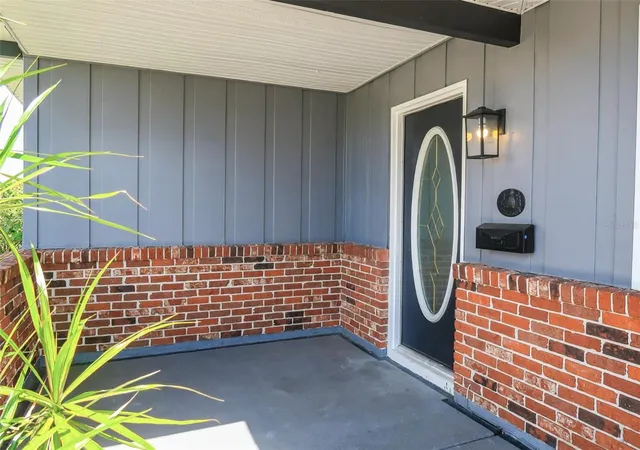 3rd image of 806 Oakmont Ave, Sun City Center, FL 33573 | MLS# TB8433158
