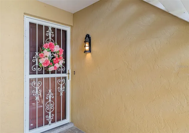 Photo 3 of Condo for sale at 220 E Desoto St #4, Clermont, FL 34711 | MLS# O6348764 | Listing updated on 2025-10-22