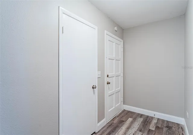 Photo 4 of Condo for sale at 220 E Desoto St #4, Clermont, FL 34711 | MLS# O6348764 | Listing updated on 2025-10-22